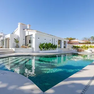 Peman Luxurious Beachside Villa Marbella