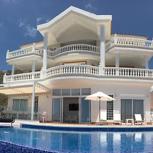 https://villa-sunset-view-tenerife.tenerifehoteles.net